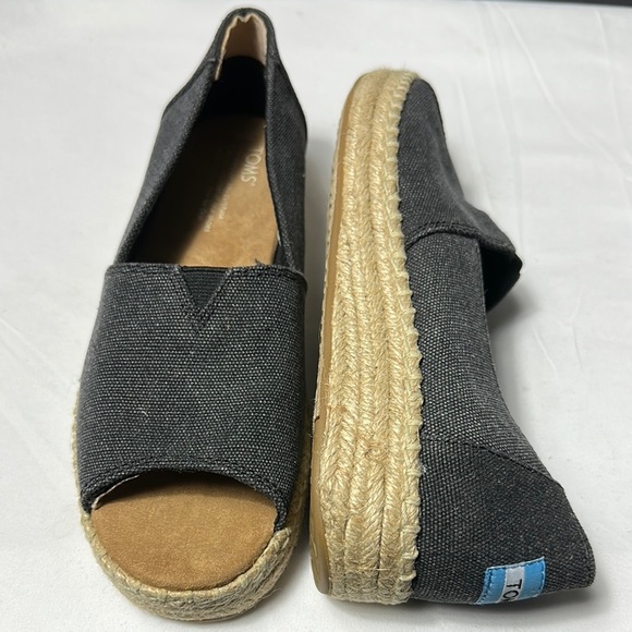 NWOT Toms Gray and Tan Espadrille Flats Sz W8 - Picture 1 of 12